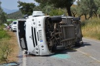 KARACAHISAR - Milas'ta Yolcu Minibüsü Kaza Yaptı, 3 Kişi Yaralandı