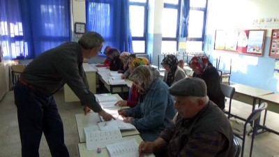 Okuryazarlık İçin Kilometrelerce Yol Katediyorlar