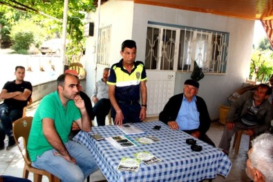 Sarıgöl'de Çiftçilere Trafik Ve Tarım Ekipmanı Kullanımı Eğitimi