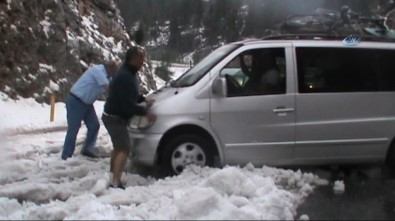 Tatilcilere Kar Sürprizi Açıklaması Yolda Kaldılar