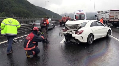 Anadolu Otoyolu'nda Trafik Kazası Açıklaması 3 Yaralı
