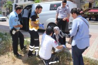 ÇETİN EMEÇ - Antalya'da Para Nakil Aracı Yaşlı Kadına Çarptı