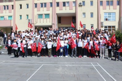 Antalya'dan 100 Kişilik Öğrenci Kafilesi Van'a Geldi