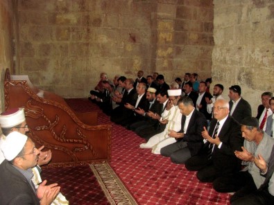 Araban'da Tarihi İç Kale Cami 60 Yıl Sonra İbadete Açıldı