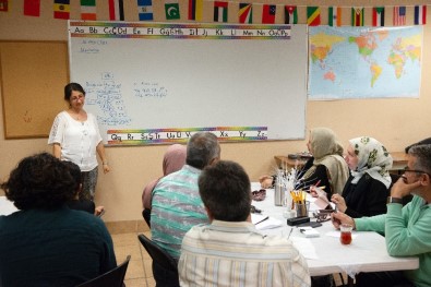 California'da Yetişkinlere Türkçe Dersi