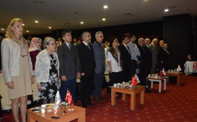 İstanbul Yeni Yüzyıl Üniversitesi'nde Spor Yaralanmaları Konferansı Yapıldı