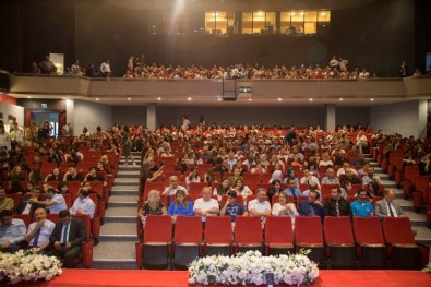 İzmir'de Anne Ve Babaların Gurur Günü