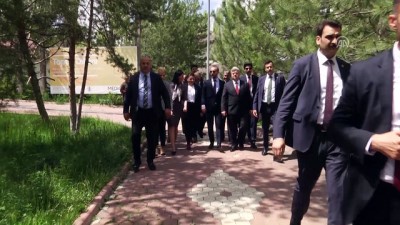 Makedonya Cumhurbaşkanı Ivanov, 'Doktor Balıklar'ı Ziyaret Etti
