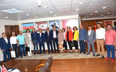 MHP İlçe Teşkilatı Başkan Alıcık'ı Ziyaret Etti