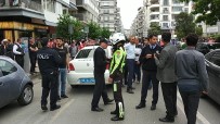 İSTİKLAL CADDESİ - Samsun'da Bir Polis Bıçaklandı