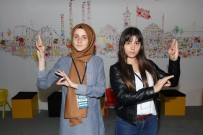 İŞARET DİLİ - 'Sessizlikte Diyalog' Bölümü İle Katılımcılara Farklı Deneyimler Kazandırıyor
