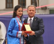 İSTİKLAL CADDESİ - SSBL'de Mezuniyet Heyecanı