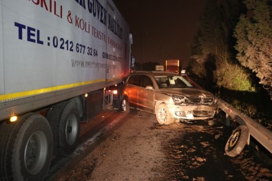 Tem'de Yol Kenarında Lastik Değiştiren Cipe Tır Çarptı Açıklaması 1 Ölü 1 Yaralı