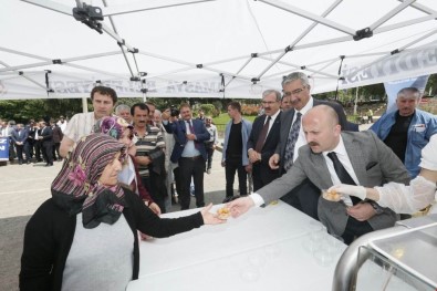 Valiler Halka Lokma Dağıttı