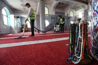Yenimahalle'de Camiler Ramazan'a Hazır