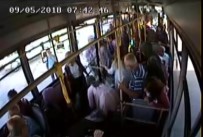 MEHMET ŞİMŞEK - Yolcusu Bayılan Halk Otobüsü Şoförü Direksiyonu Hastaneye Kırdı