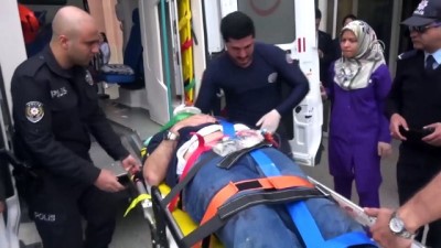 Bakan Ahmet Demircan Kazada Yaralananların Yardımına Koştu