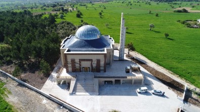 Beyşehir'de Farklı Mimarisiyle Dikkat Çeken Cami Dualarla İbadete Açıldı