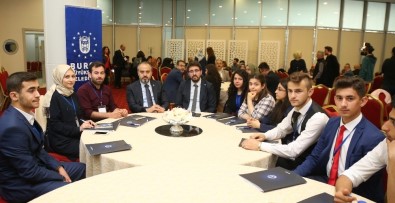 Bursa'da Gençler Geleceğini Konuşuyor