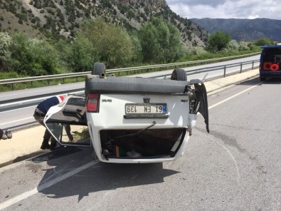 Takla Atan Otomobil Hurdaya Döndü Açıklaması 2 Yaralı