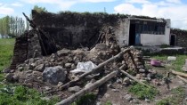 DURSUN KAYA - Ağrı'da Evin Kileri Çöktü Açıklaması 2 Yaralı
