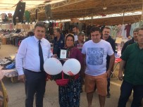 YILIN ANNESİ - Ayvalıklı Sebze Ve Meyvecilerden Annelere 5 Bin Gül