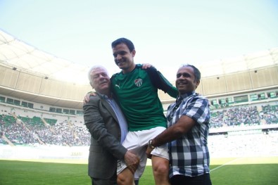 Bursaspor, Batalla'ya Veda Ediyor
