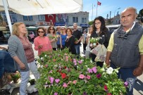 ANNELER GÜNÜ - Foça Belediyesi, 'Anneler Günü'nü Çiçeklerle Kutladı