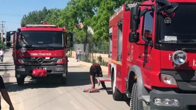 İzmir'de Ot Yangını Fabrikaya Sıçradı