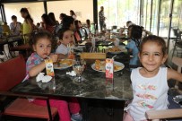 ANNELER GÜNÜ - Minik Öğrenciler Anneler Gününü Kutladı