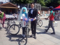 GELİN ARABASI - Yeni Evlenecek Çift, Gelin Arabası Yerine Bisiklete Bindi