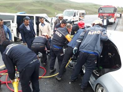 Erzurum'da minibüsle otomobil çarpıştı:  5 ölü, 10 yaralı