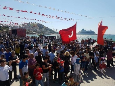 Kuşadası'nda 'Türkçülük Günü' Kutlaması