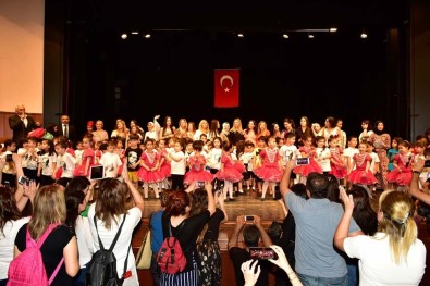 Minikler 'Türkiyem Gösterisi'yle Coşturdu