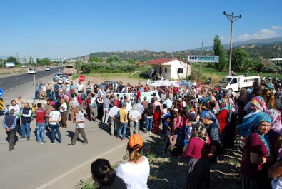 Salihli'de Mahalle Sakinlerinden Çöp Eylemi