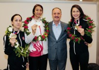 ENVER YıLMAZ - Şampiyon Taekwondocularımız Çiçeklerle Karşılandı