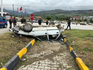 Tosya'da 3 Kişinin Yaralandığı Kaza Kamerada