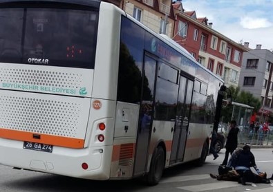 Yaya Geçidini Kullanan Yaşlı Kadına Otobüs Çarptı