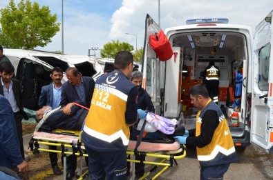 Adilcevaz'da Trafik Kazası Açıklaması 3 Yaralı
