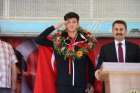 EYÜP EROĞLU - Dünya Şampiyonu Ateşli Memleketinde Coşkuyla Karşılandı