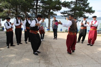 Folklor İle Hayata Bağlandılar