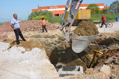 Kartepe'de Yağmur Suyu Hattı Çalışmaları Sürüyor