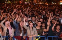 ECE SEÇKİN - Ece Seçkin sahneyi gözyaşlarıyla terk etti