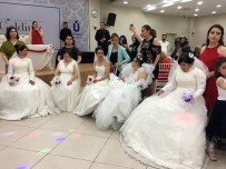 ENGELLİ GENÇ - Üsküdar'da Engelli Genç Kızlar İçin Temsili Kına Gecesi Düzenlendi