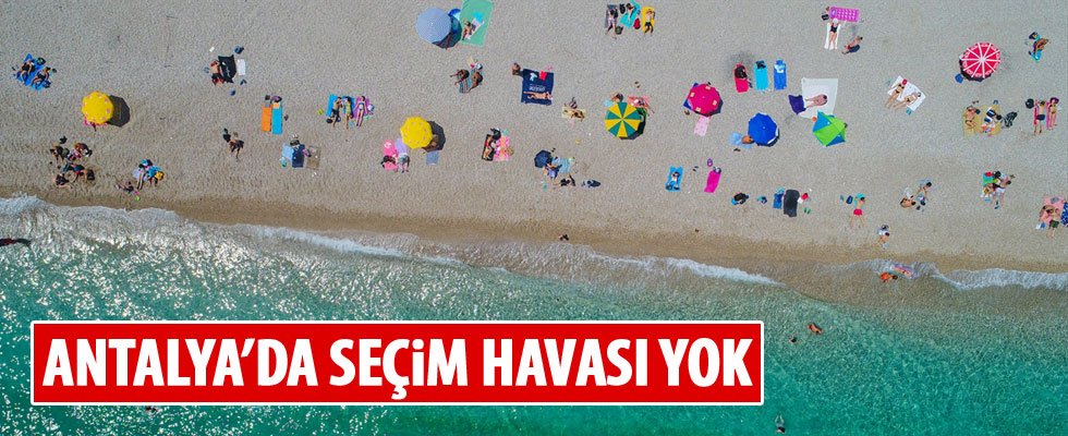 Antalya'da güneşli havada deniz keyfi