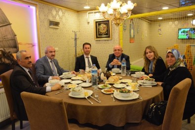 Belediye Başkanı Murat Gürbüz Sağlık Çalışanları İle Yemekte Bir Araya Geldi