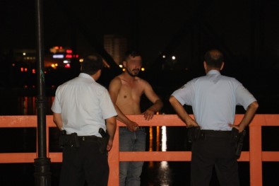 Ekmek Bıçağı İle Önce Kendine Zarar Verdi Sonra Nehre Atlamak İstedi