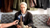 GAZİ BABASI - Gazi Babasının 100 Yıllık Protez Ayağını Bavulda Saklıyor