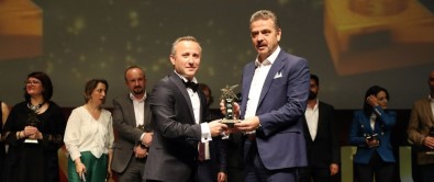 Gaziosmanpaşa Belediye Başkanı Usta'ya 'Gençlik Özel Ödülü'