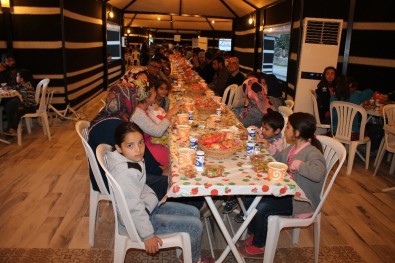 Midyat'ta İlk Kez Kurulan İftar Çadırında Bin Kişi Oruç Açtı
